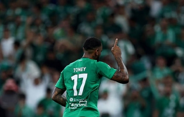 Ivan Toney và Ibanez tỏa sáng, Al Ahli thắng kịch tính Al Taawoun 2-1
