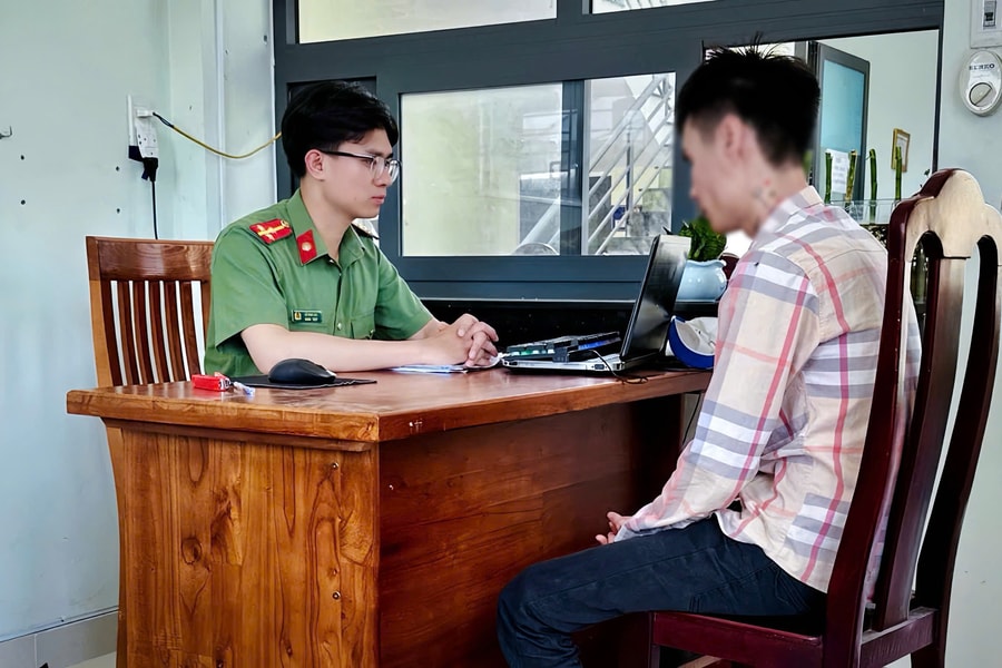 Công an phường Điện Bàn Đông xử phạt một trường hợp đăng tải thông tin sai sự thật trên không gian mạng