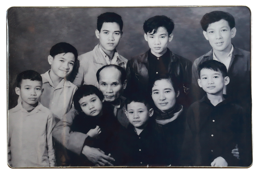 Lưu Trọng Lư - Chỉ lãng mạn thôi đủ đẹp đời
