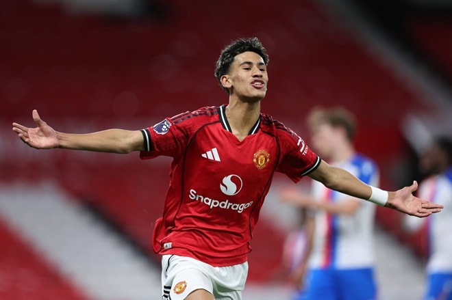JJ Gabriel: Thần đồng 15 tuổi của Man Utd sẵn sàng khuynh đảo Ngoại hạng Anh