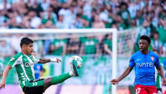 Real Betis đánh bại Elche 2-1 và chính thức giành vé tham dự Champions League mùa tới