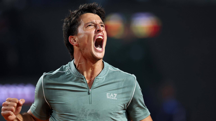 Luciano Darderi hạ Tiểu Nadal vào bán kết Rome Open sau màn marathon thể lực lúc 2 giờ sáng