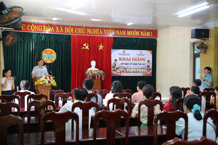 Khai giảng lớp đào tạo nghề “Kỹ thuật pha chế thức uống” cho lao động thất nghiệp