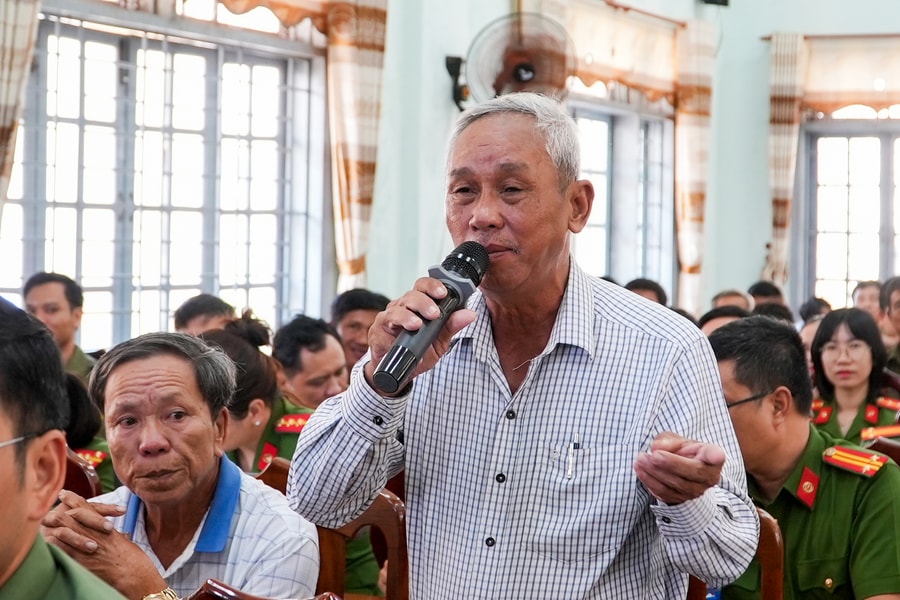 Nhân dân góp ý xây dựng lực lượng Công an phường Quảng Phú