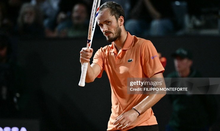 Medvedev ngược dòng hạ Landaluce tại Rome Open, đại chiến Sinner ở bán kết