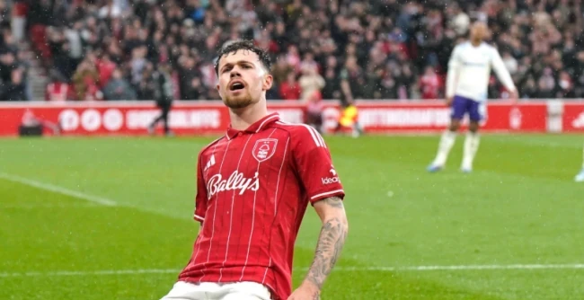 Manchester United săn đón Neco Williams, PSG sẵn sàng chi 100 triệu euro cho Julian Alvarez