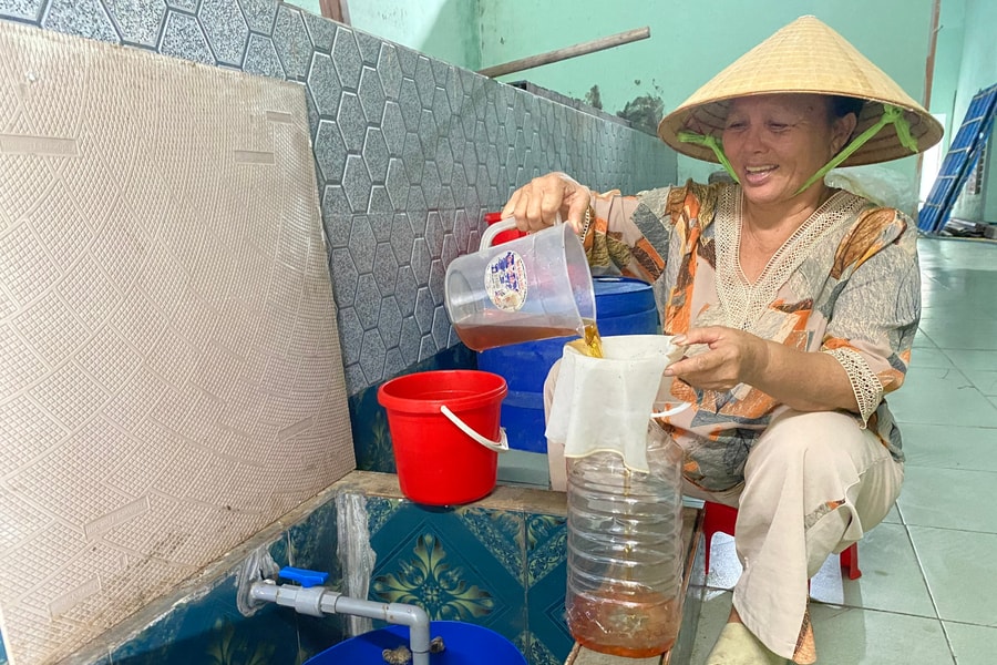 Giữ hồn biển từ nghề làm mắm truyền thống