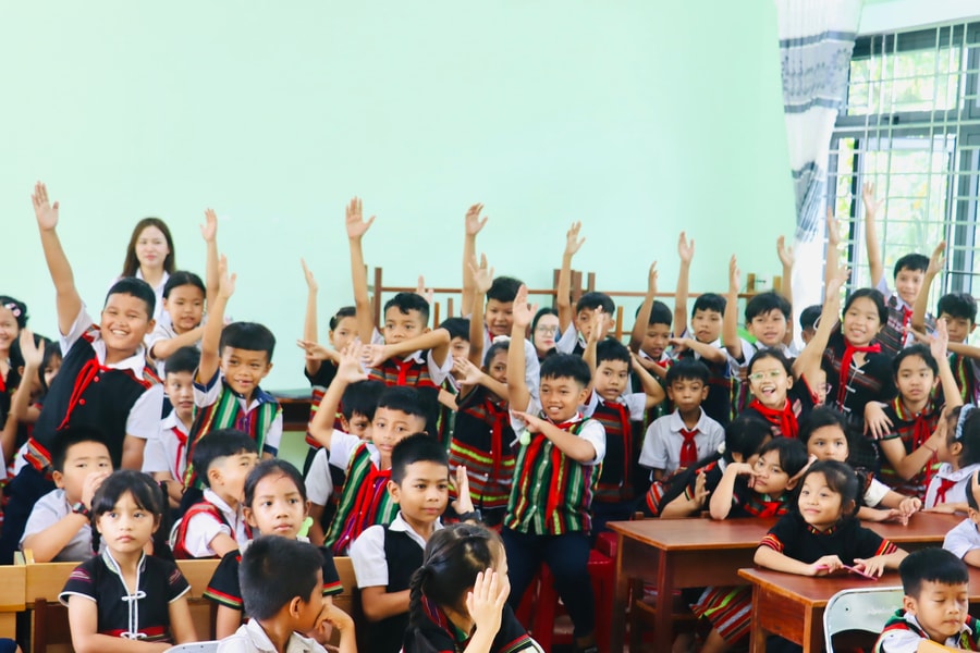 Tuyên truyền pháp luật về quyền trẻ em cho học sinh đồng bào Cơ Tu