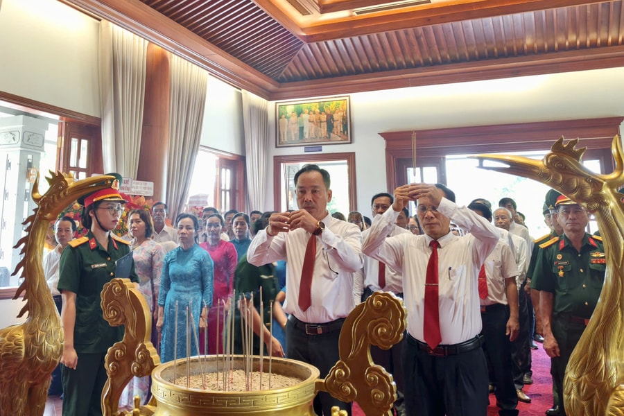 Khơi dậy khí thế thi đua từ hành trình về nguồn