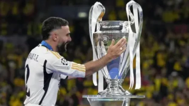 Dani Carvajal chia tay Real Madrid: Đoạn kết trầm lặng của một tượng đài tại Bernabeu