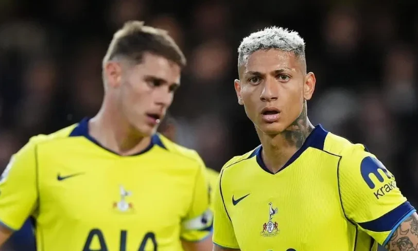 Tottenham tự đẩy mình vào thế khó trong cuộc đua trụ hạng sau thất bại tại Chelsea