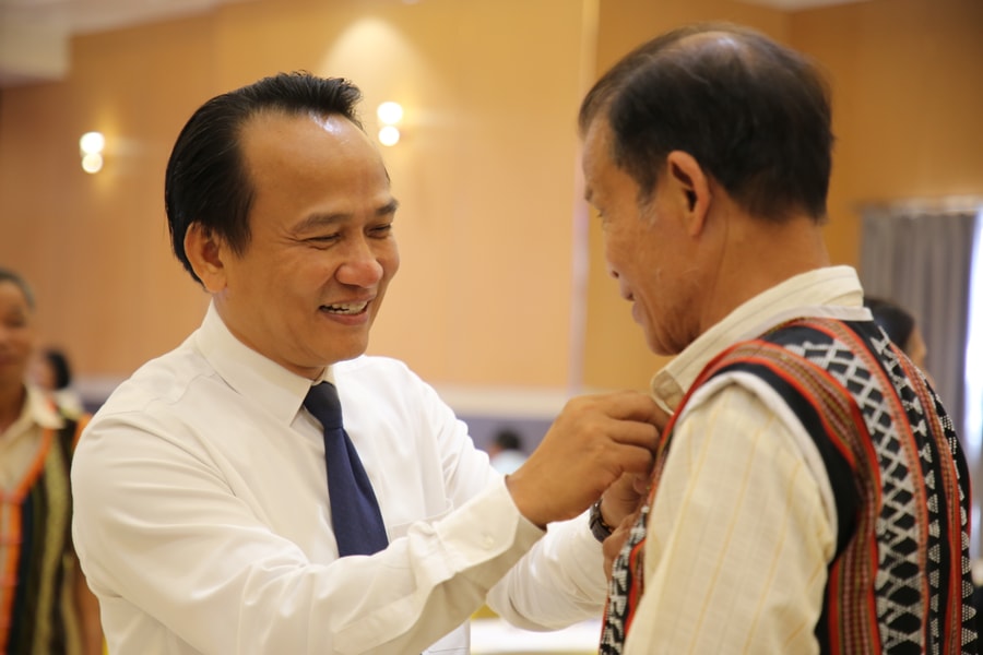 Người có uy tín vùng dân tộc thiểu số là cầu nối quan trọng giữa cấp ủy, chính quyền với nhân dân