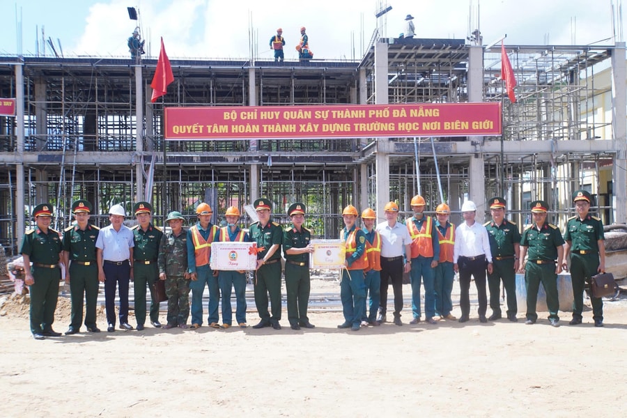 Xây trường vùng biên bằng màu xanh áo lính