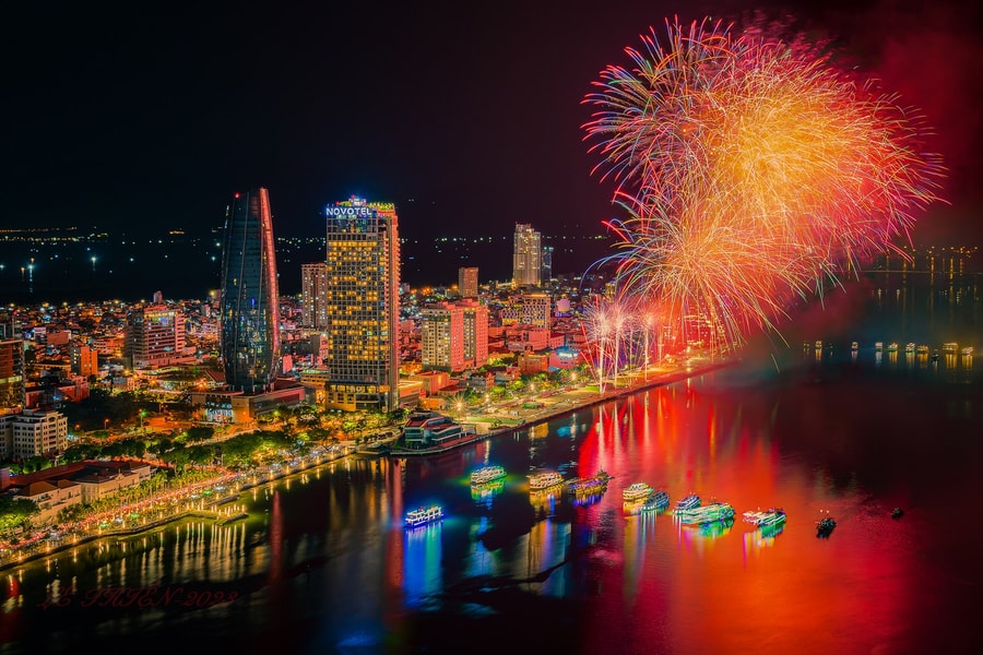 All eyes on DIFF 2026 opening night with fireworks shows by Da Nang-Vietnam and China