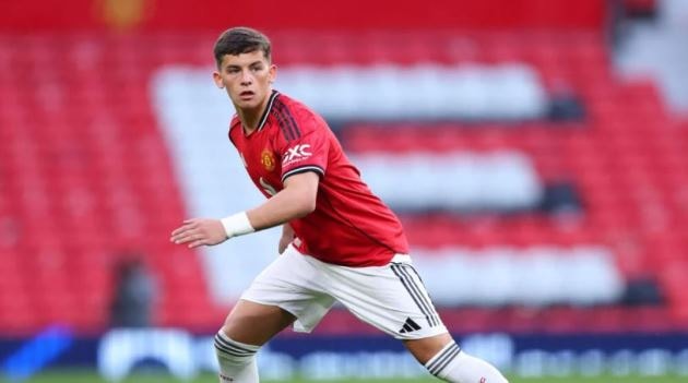 Man Utd trình làng thế hệ Carrington mới trong trận đấu cuối với Brighton