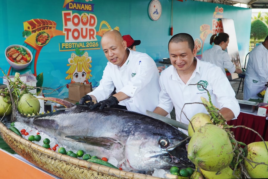 Discover fresh Da Nang seafood at Tam Thanh Beach festival