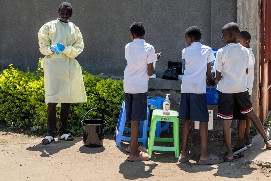 WHO nâng cảnh báo dịch Ebola