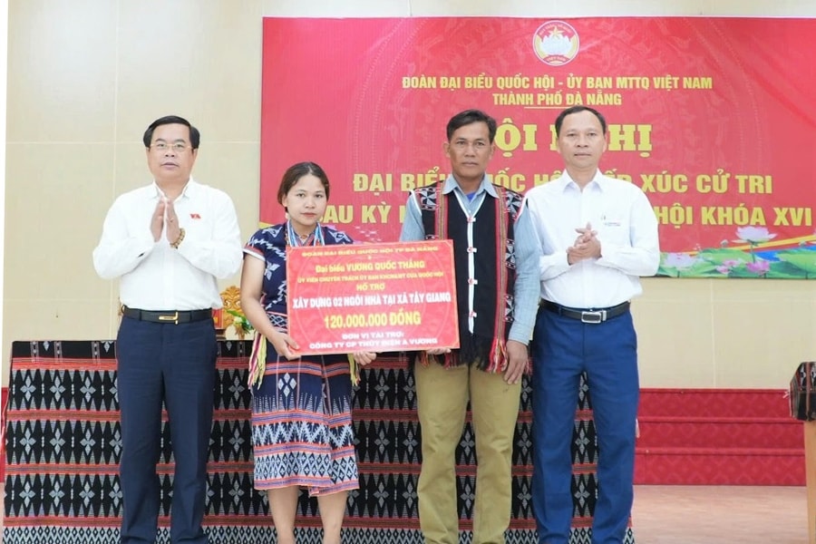 Công ty Cổ phần Thủy điện A Vương hỗ trợ xây 10 nhà đại đoàn kết cho gia đình khó khăn