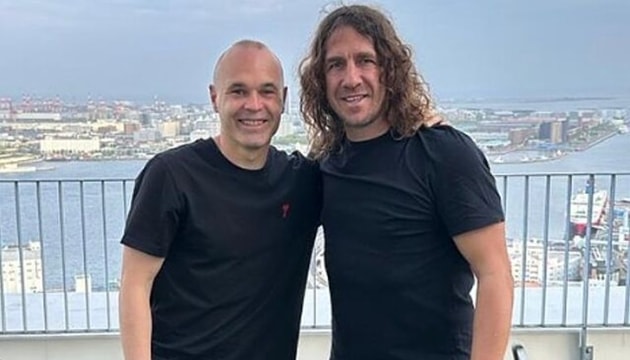 Andres Iniesta và Carles Puyol sẽ đối đầu dàn cựu tuyển thủ Việt Nam tại TP.HCM
