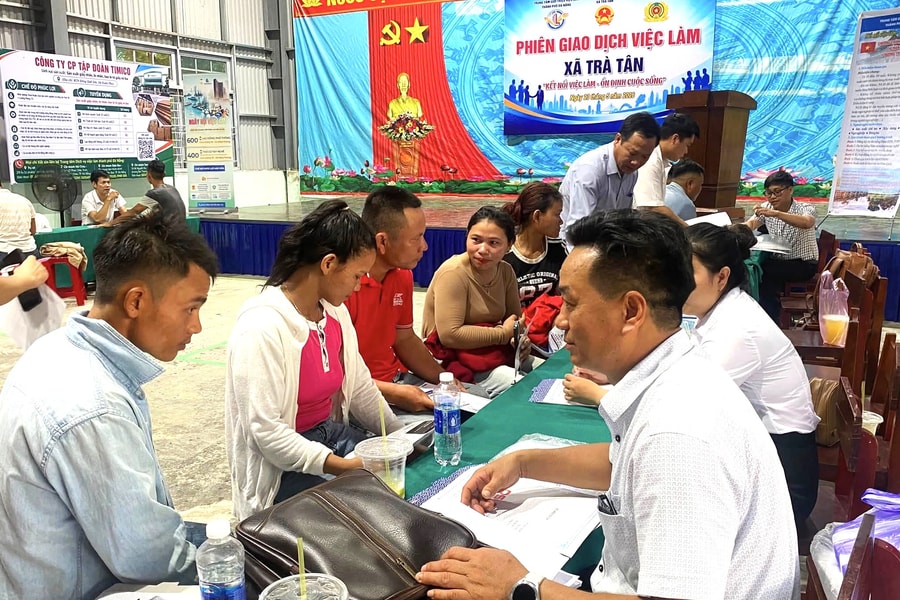 Đưa chợ việc làm về cơ sở