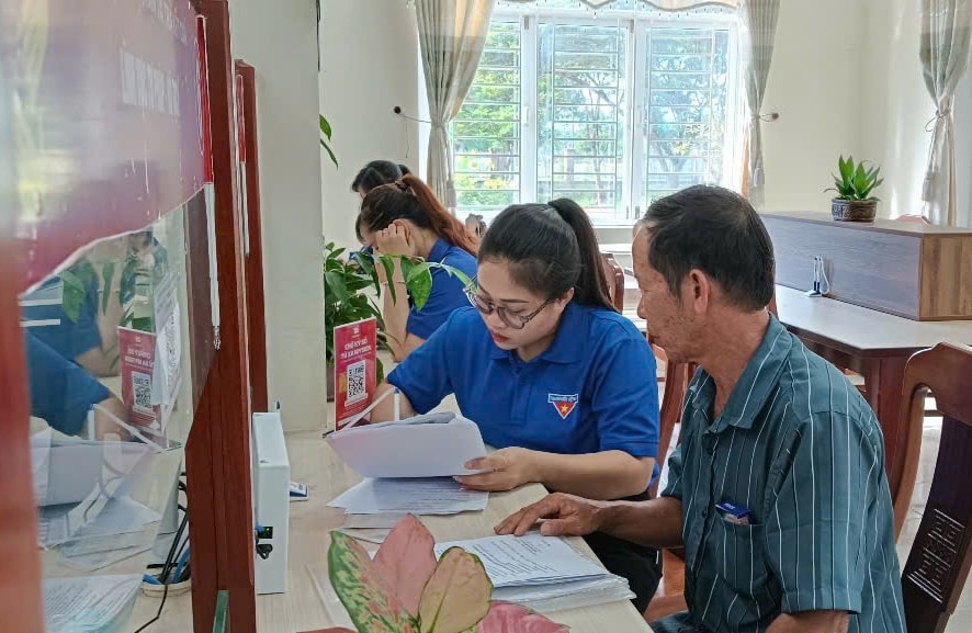 Bảo đảm quyền lợi cho người hoạt động không chuyên trách