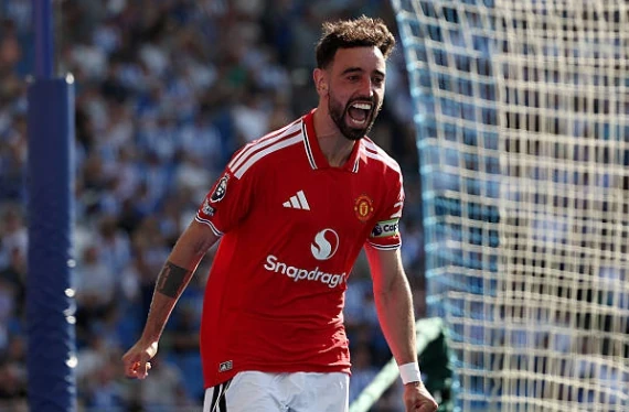 Bruno Fernandes phá kỷ lục Ngoại hạng Anh, MU thắng đậm Brighton trong ngày Carrick ký hợp đồng