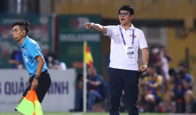 HAGL đặt cược vào chuyên gia trụ hạng Vũ Tiến Thành trước kịch bản play-off