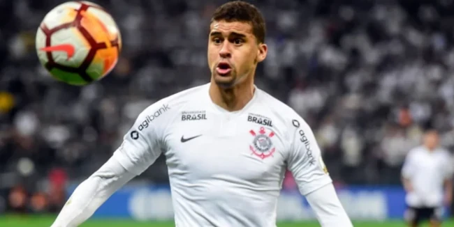 CLB Công an Hà Nội sắp chiêu mộ trung vệ triệu đô Leo Santos từ Brazil