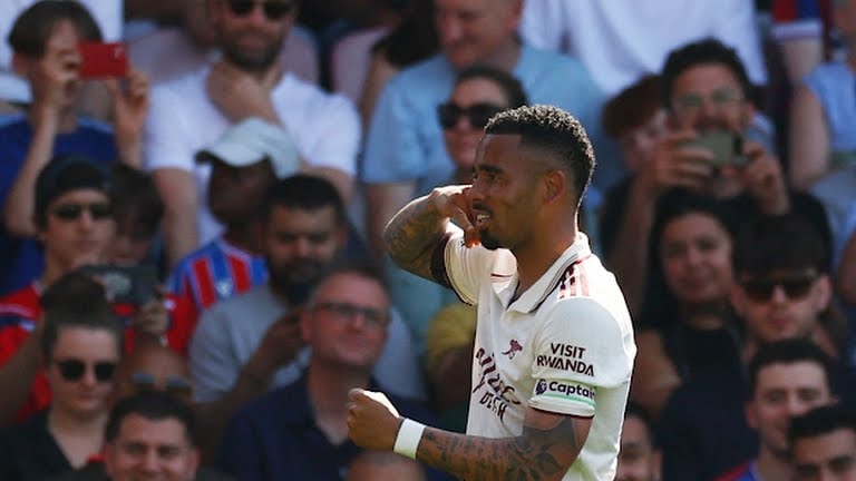 Arsenal đánh bại Crystal Palace 2-1: Kịch tính VAR trong ngày hạ màn Ngoại hạng Anh