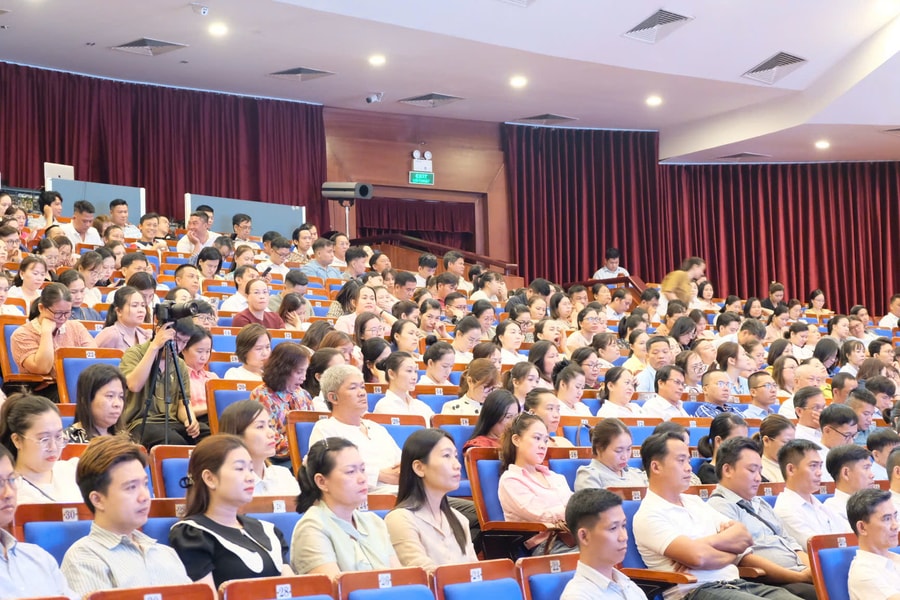 Bồi dưỡng kiến thức về văn hóa và con người xứ Quảng