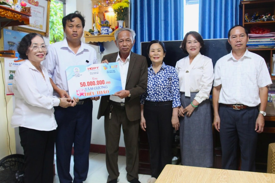 Tiếp thêm động lực cho “Tấm gương hiếu thảo”