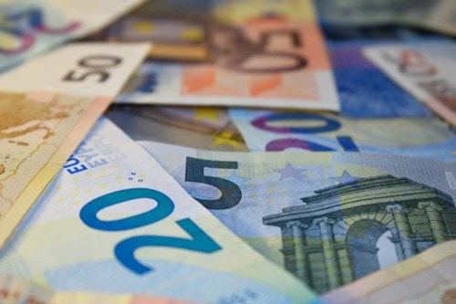 Tỷ giá Euro ngày 26/05: Ngân hàng giảm sâu nhất 121 đồng, chợ đen tăng giá