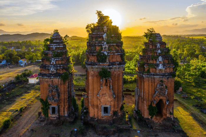 Dấu son Champa dưới bóng tháp Dương Long