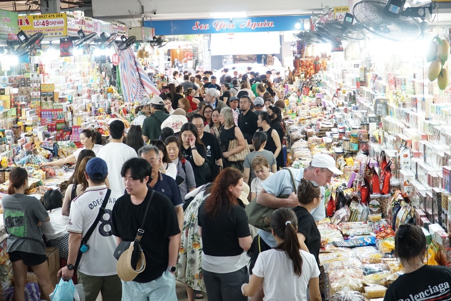Bình ổn thị trường mùa cao điểm đón khách