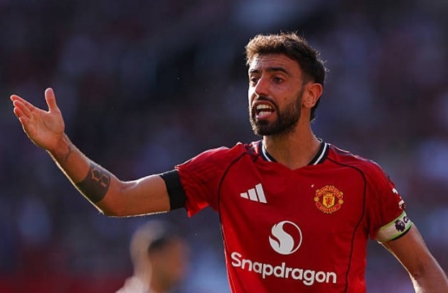 Bruno Fernandes lập kỷ lục kiến tạo và thâu tóm loạt danh hiệu Ngoại hạng Anh