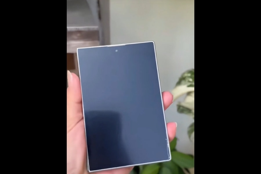 Lộ diện mô hình Galaxy Z Fold8 Wide: Bước đột phá với thiết kế màn hình gập siêu rộng