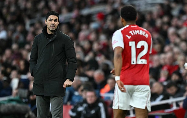 Mikel Arteta và bài toán nhân sự: Nên mạo hiểm với Jurrien Timber hay chọn sự an toàn?