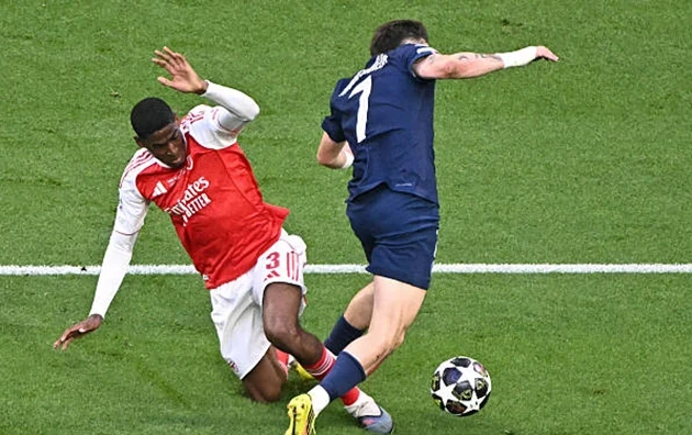 PSG bảo vệ ngôi vương Champions League sau màn đấu súng cân não với Arsenal