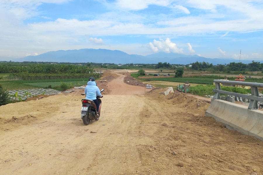 Vướng mặt bằng, khan hiếm vật liệu: Nhiều dự án nguy cơ chậm tiến độ