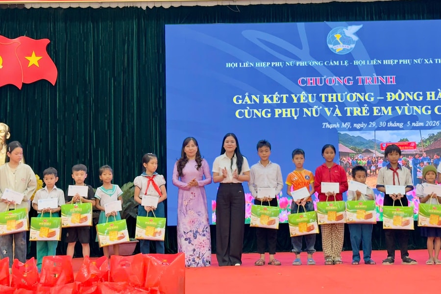 Trao gần 1.500 suất quà cho trẻ em ngày Quốc tế Thiếu nhi 1/6