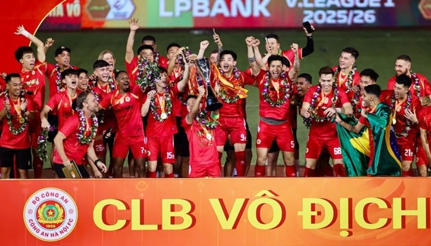 CAHN vô địch V-League 2025/26: Ngày lịch sử của Quang Hải và cơn thịnh nộ từ HLV Popov