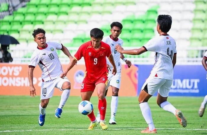 Hoàng Công Hậu lập hat-trick, U19 Việt Nam thắng Timor Leste 3-0 ngày ra quân