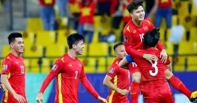Tuyển Việt Nam và bài toán chuyển giao: HLV Kim Sang-sik đối mặt thử thách lịch sử
