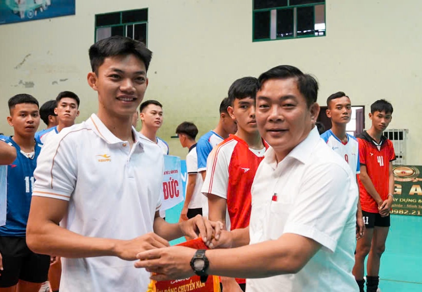 16 đội tham gia vòng chung kết Giải bóng chuyền nam thành phố Đà Nẵng