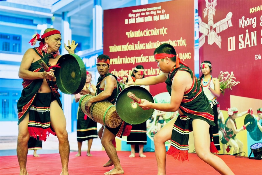 Đánh thức hồn di sản văn hóa người Co