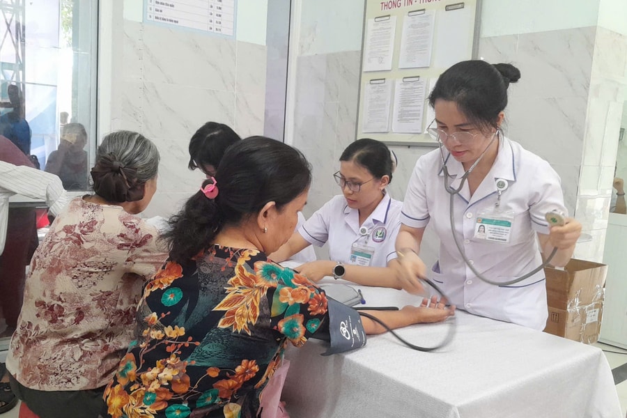 Khởi động chiến dịch khám sức khỏe định kỳ cho người dân