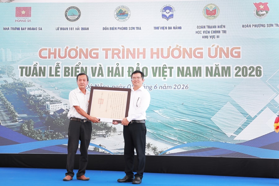 Tiếp nhận nhiều tư liệu quý về Hoàng Sa tại Tuần lễ biển và hải đảo Việt Nam