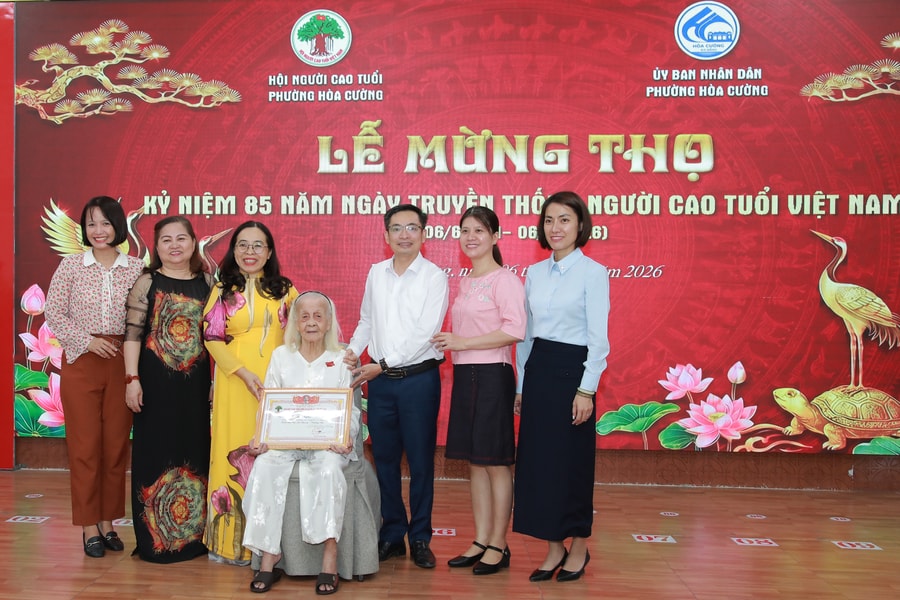 Phường Hòa Cường mừng thọ, chúc thọ 91 người cao tuổi