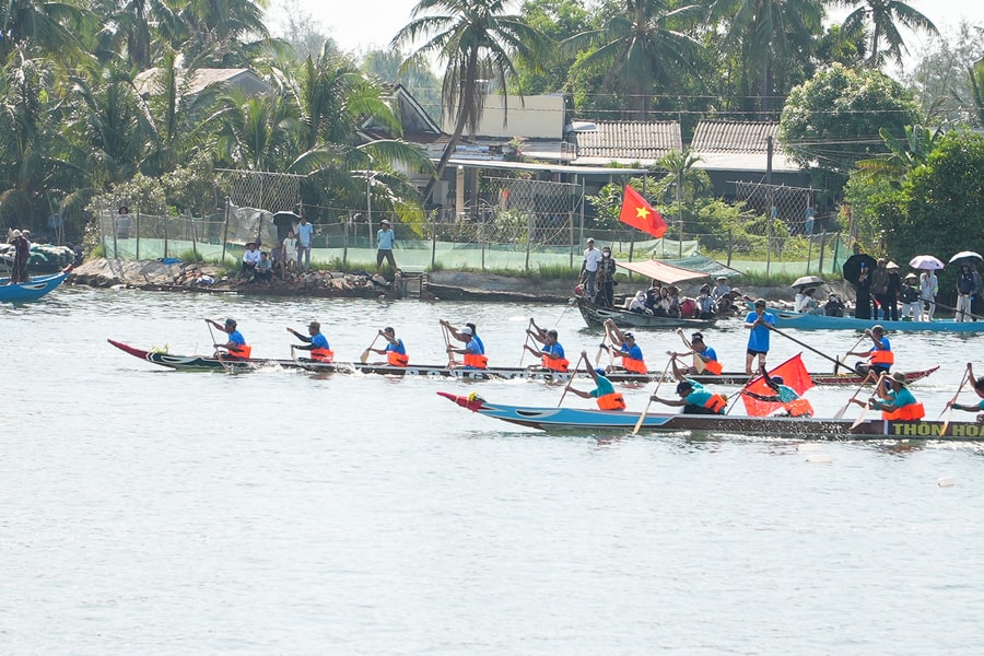 Sôi nổi giải đua thuyền xã Tam Anh