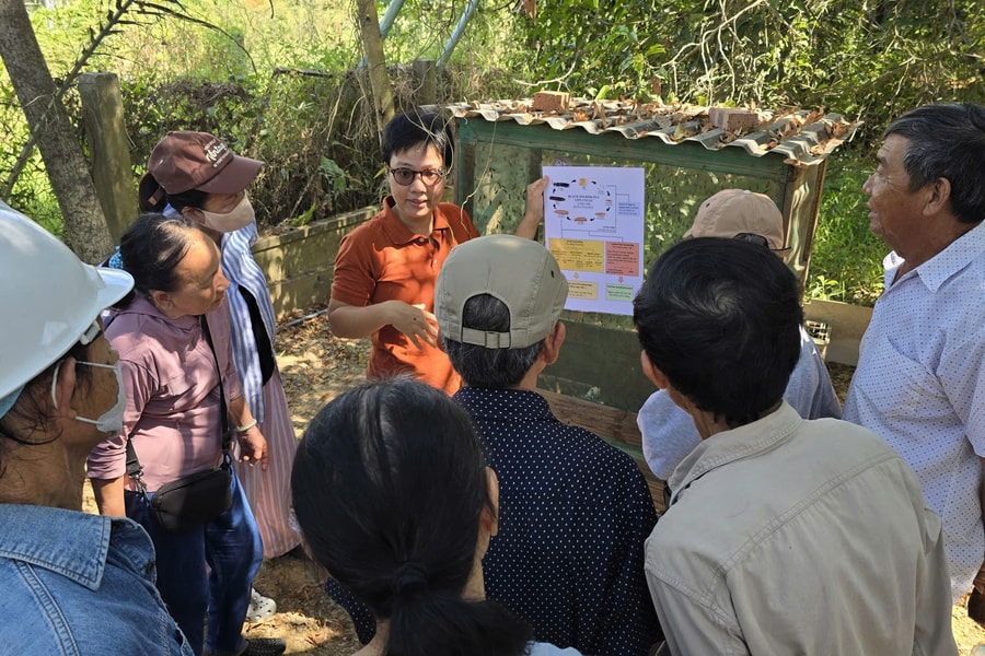 Đi chợ bằng... rác